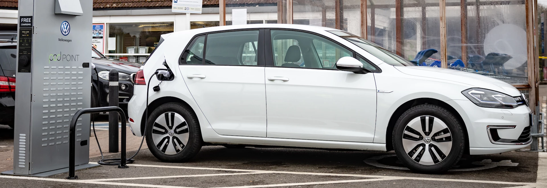 Volkswagen teams up with Tesco for UK’s largest retail charging network